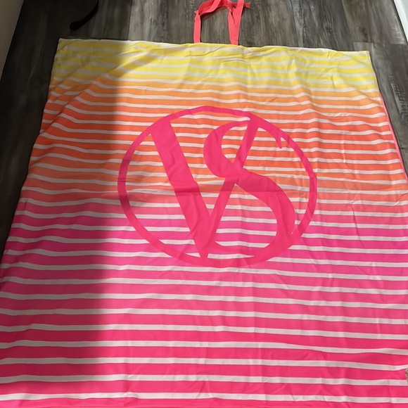 Victoria’s Secret Beach Blanket Picnic Towel Roll-Up - Picture 4 of 9